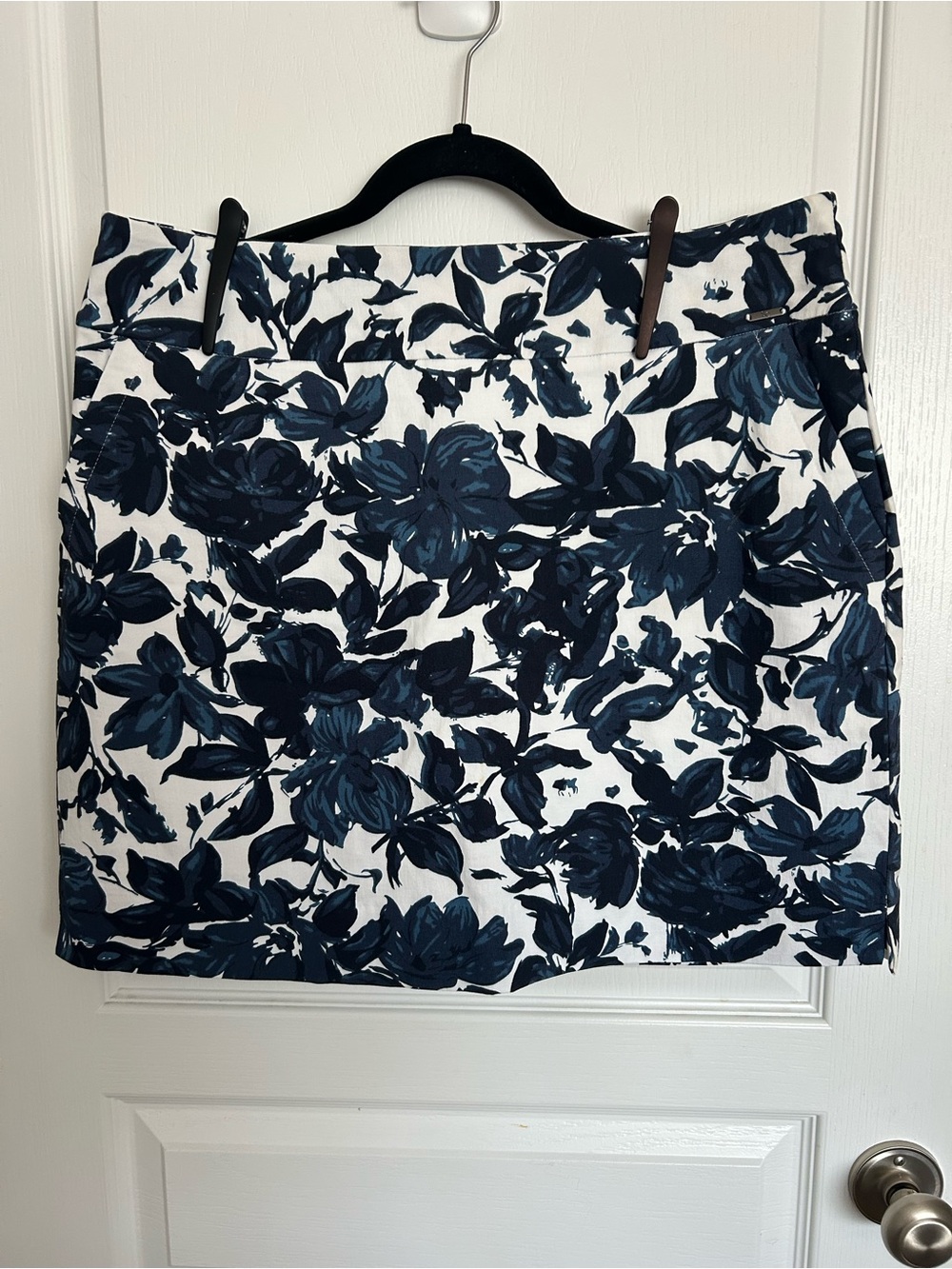 S.C & CO Women's Navy Floral Mini Skort - Classic White & Navy